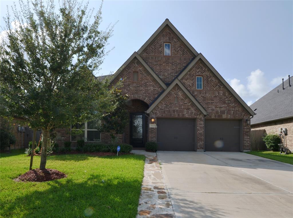 Just listed by Lily Wang in #MissouriCity #TX. 3323 Chandler Hollow Lane! Please retweet!  tour.corelistingmachine.com/home/8VD68Q