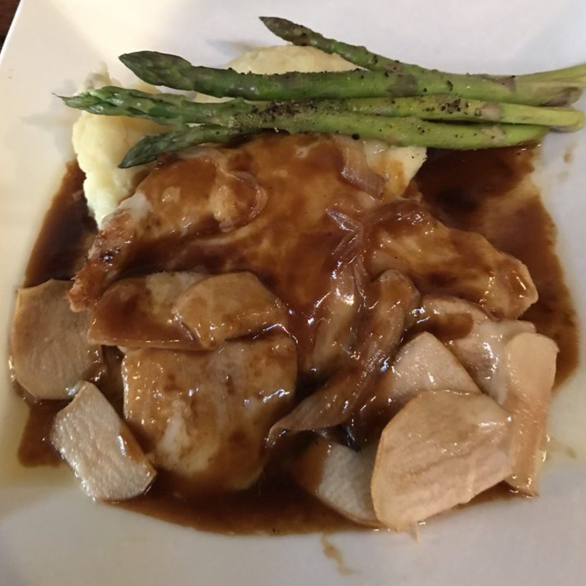 MadisonBrewing's tweet photo. The secret to any amazing dish is using fresh, quality ingredients. Come give our menu a try and taste the difference. https://t.co/3MsfHLFcYY