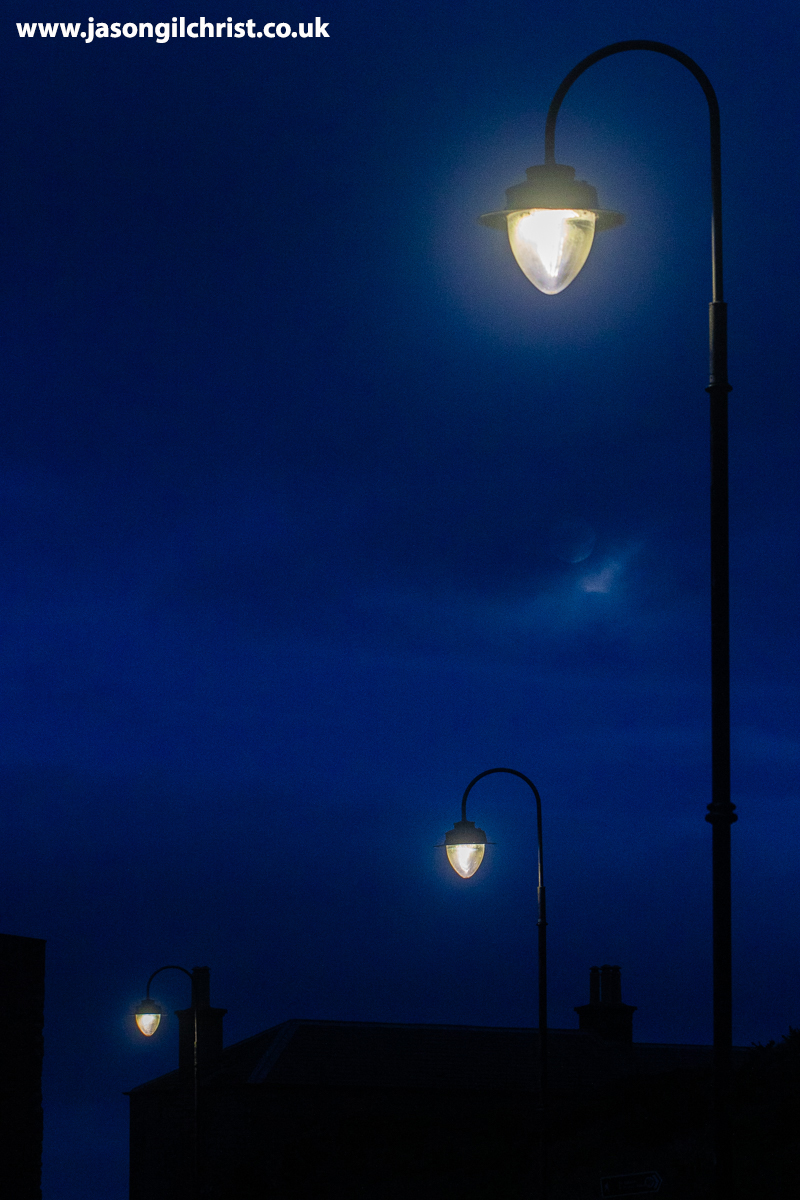 jgilchrist13's tweet photo. Wolf Moon disappearing into cloud, by streetlamps, Blackness Castle, West Lothian, Scotland, today. #WolfMoon #FullMoon #Moon #TheMoon #Moonrise #BlacknessCastle #WestLothian #Scotland #OutlanderLocations #ScottishCastles #castle #landscape #StormHour #ThePhotoHour #ScotlandIsNow https://t.co/C70r5ZISNq
