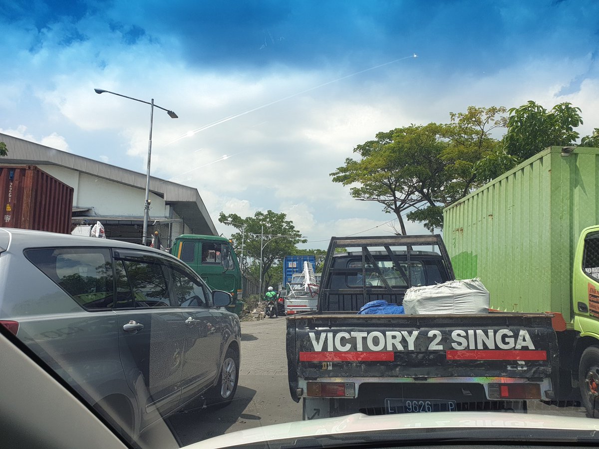 yatiwuri's tweet photo. @e100ss keluar kompleks Deltasari merambat.. https://t.co/pQe5ynHNIj