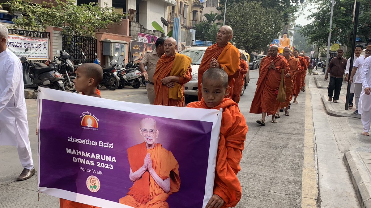 sanghasenamimc's tweet photo. The official commencement of #MahakarunaDiwas2023 starts with the Mahakaruna Peace walk in the city of Bengaluru led by Guruji Ven. Bhikkhu Sanghasena and other senior monks and being participated by monks, devotees and the MIMC Shangrila Group.

#MKD23 https://t.co/ObVC4p2O5e