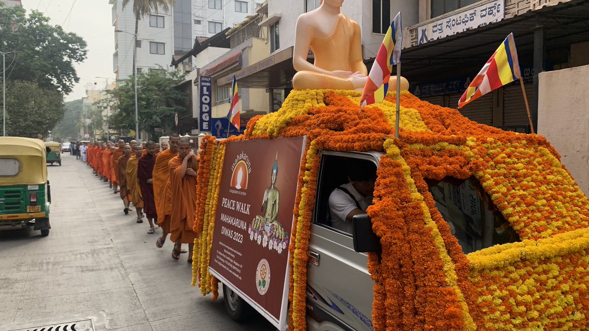 sanghasenamimc's tweet photo. The official commencement of #MahakarunaDiwas2023 starts with the Mahakaruna Peace walk in the city of Bengaluru led by Guruji Ven. Bhikkhu Sanghasena and other senior monks and being participated by monks, devotees and the MIMC Shangrila Group.

#MKD23 https://t.co/ObVC4p2O5e