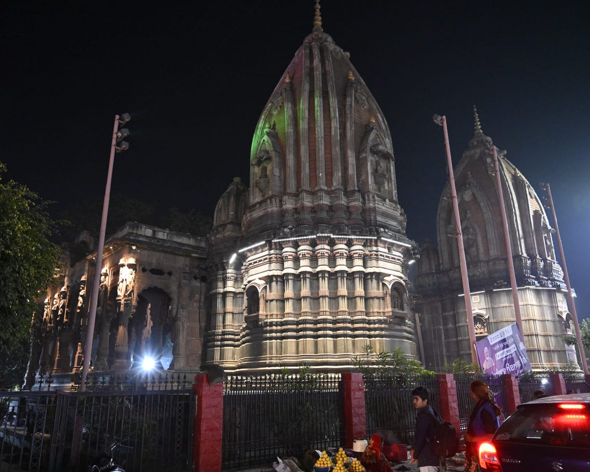 अद्भुत और अनुपम हैं ये दृश्य! इंदौर का कोना-कोना झिलमिलाती रोशनी से सराबोर है।

लग रहा है मानो हर इंदौरवासी आतुर है प्रवासी भारतीयों के भव्य स्वागत के लिए। 

मन अभिभूत है: CM

#PBDindore <a href="/MEAIndia/">Randhir Jaiswal</a> <a href="/JansamparkMP/">Jansampark MP</a> #PBD2023