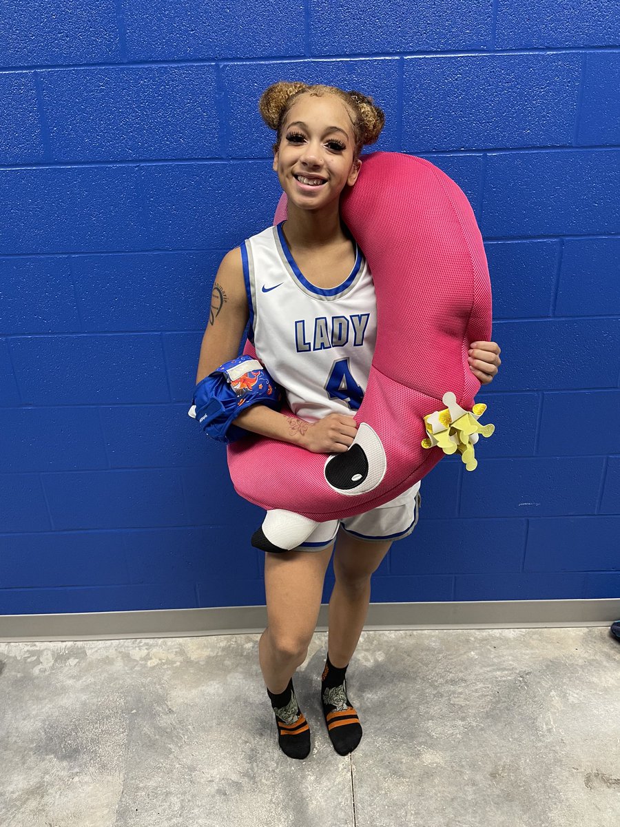 👣TWO FEET AWARD👣

Mariah Jeter has consistently given her best effort this season and tonight was no different.

Thank you, Mariah.

💙

#TwoFeet