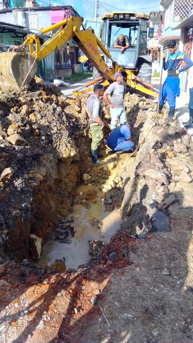 En la tarde de hoy se suprimen salideros históricos en la calle 63 e/ 54 y 66 del municipio San José de las Lajas. <a href="/ArnerMarrero/">Arner Marrero</a> <a href="/AbelSalasGarcia/">Abel Salas Garcia</a> <a href="/rgb_yoan/">Yoan Ramón González Batista</a>