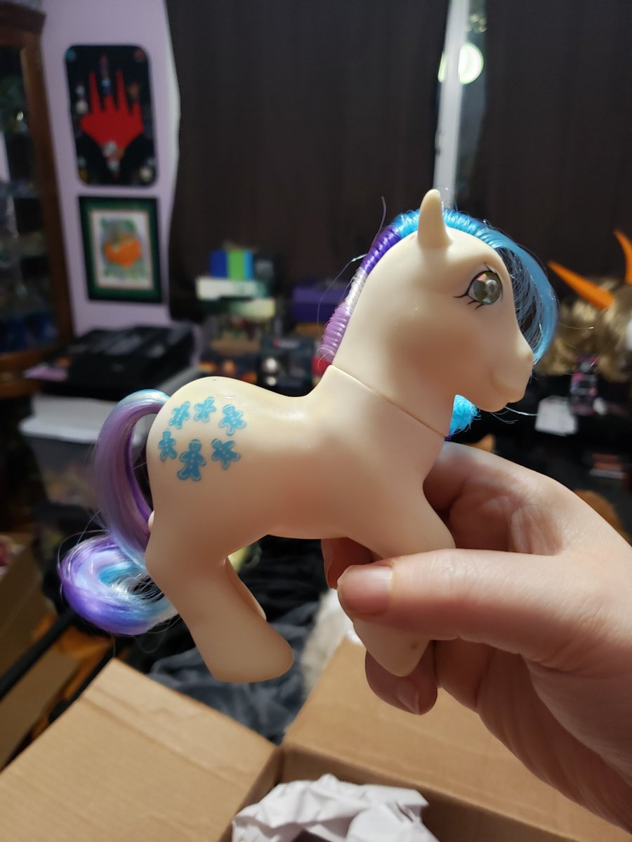 Seanan McGuire tweet media