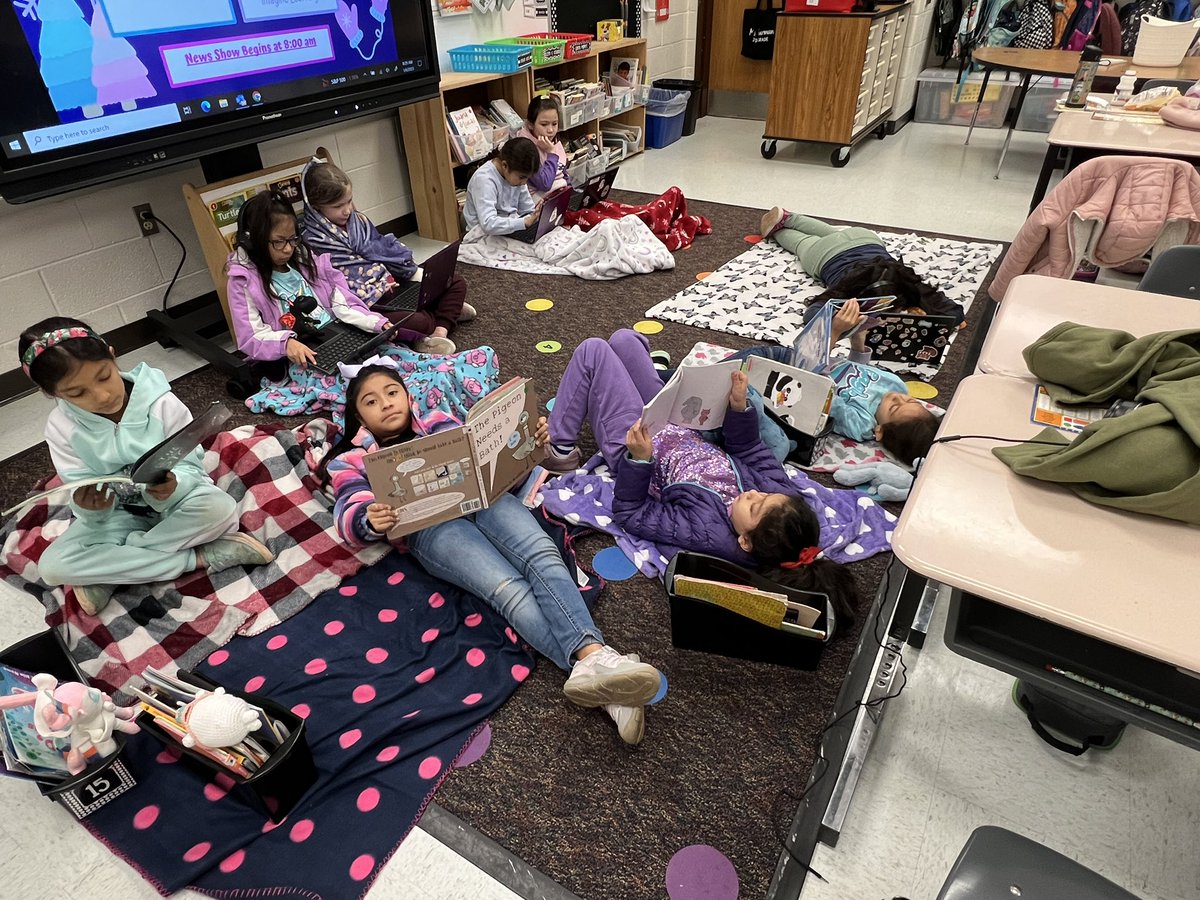 MarnieReads's tweet image. Friday kick-off our school Read-a-thon and work on our reading goals for 2023! Blankets, stuffed animals and our Favorite Books! @PotowmackES @PotowmackPTA #growingreaders #eaglesdeserveit