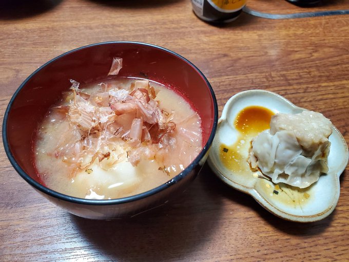 久々の居間でおぞうにイタダキマスー。 