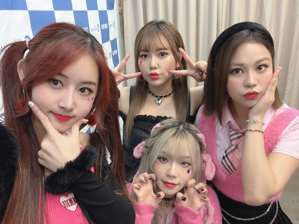 st_onair_global's tweet image. 今日も5時、8時半！！ヨロピ-❣️
もう3日残りました😭皆んな会いに来てください❣️😘
＃オンエア #온에어 #옹에아 #OnAir