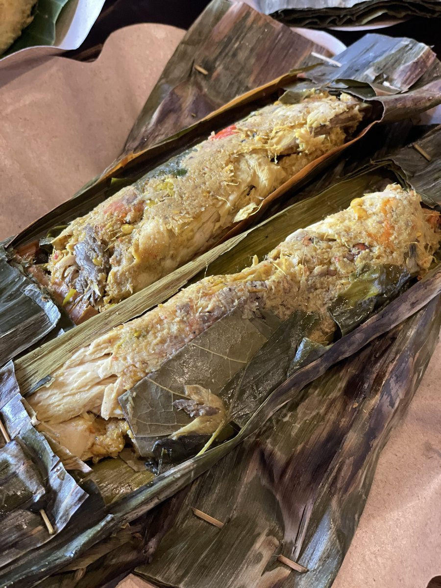 Ariefboediman's tweet photo. Buat penggemar makan bali atau warga bali yang lagi di jogja, ada warung bali otentik di jogja, yang punya seniman pelukis bali yang udah tinggal di jogja. Dan ternyata mereka juga menyuplai pepes dan betutunya ke beberapa warung di jabodetabek dan jateng dlm  frozen #kulyog https://t.co/vEUOt9khPu
