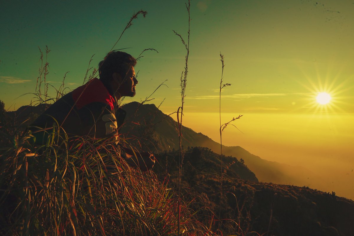 joshiepixelator's tweet photo. “If I should capture the most beautiful sunrise, only then, will I stop capturing them.”
📸 @moments_by_joshie
@sajith_pixelator
#teamcanon
#sonyalpha
#sunrise
#landscapephotography
#naturephotography
#trekking
#tn43
#lifeinthebluemountains
#ooty
#nature
#photooftheday https://t.co/C3XzhFWGAe