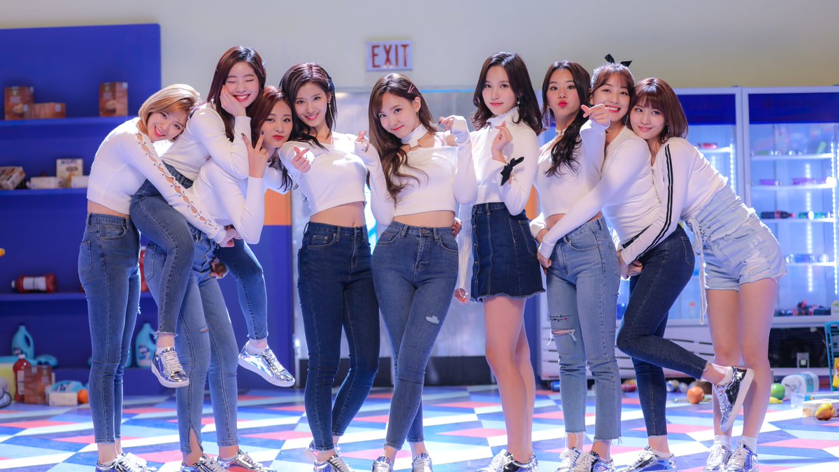 pogzilla1's tweet photo. #TWICE Desktop Wallpaper (Upscaled to 6K)

 #트와이스 https://t.co/XcITjb3Pje