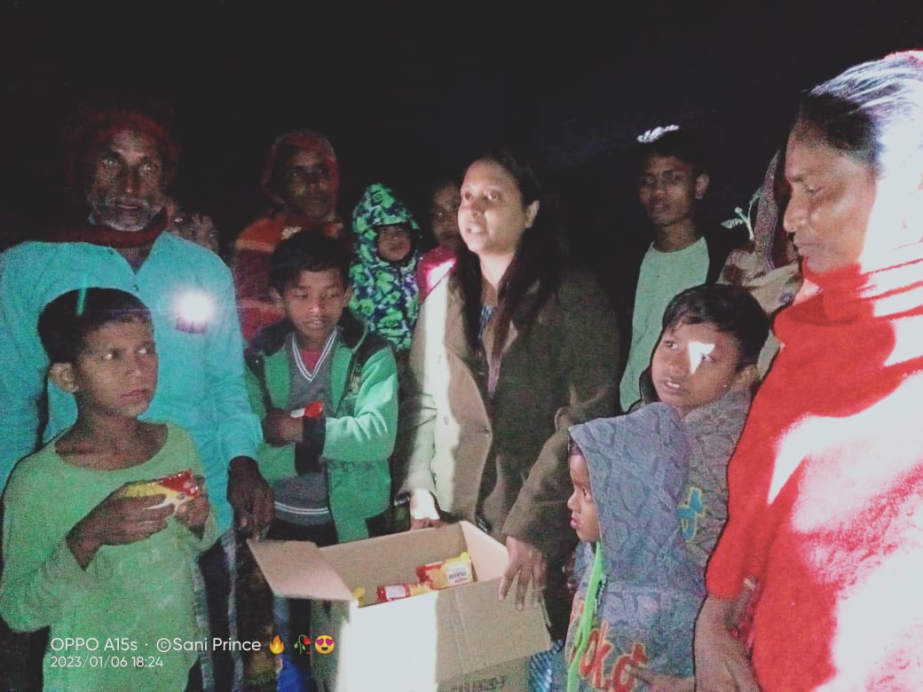 HasinaAhmed8's tweet image. বাঘবৰৰ উচ্ছেদিত সকলৰ কাষত আজি কিছু খাদ্য সামগ্ৰীলৈ উপস্থিত হও। ইমান ঠাণ্ডাত মথাউৰিত তিৰপালৰ তলত ৰাতি দিন পাৰ কৰিছে উচ্ছেদিতসকলে!
গণতান্ত্ৰিক ৰাষ্ট্ৰত ভাৰতীয় নাগৰিকৰ ওপৰত এই অত্যাচাৰ অসাংবিধানিক ও অমানৱীয়। অহস্যকৰ সকলো। 
06/01/2023
#baghbor 
#eviction 
#InhumanCondition 
#Assam