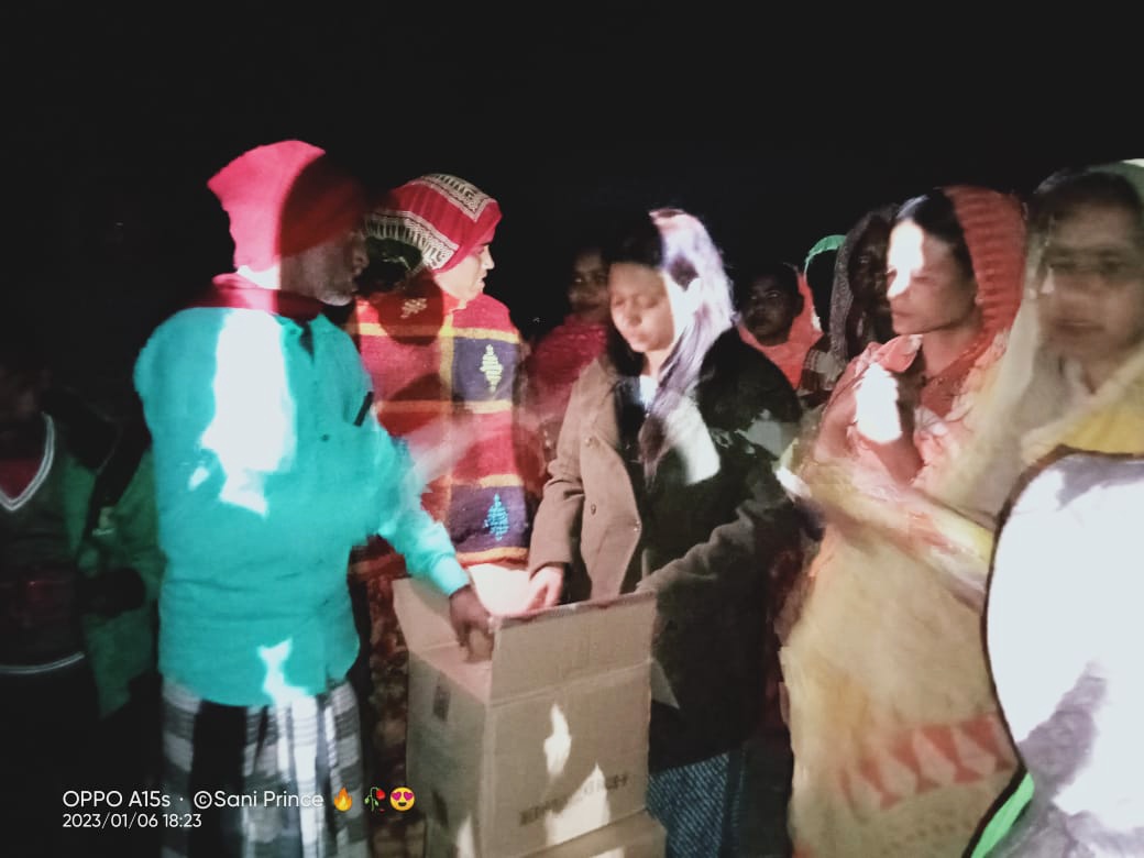 HasinaAhmed8's tweet image. বাঘবৰৰ উচ্ছেদিত সকলৰ কাষত আজি কিছু খাদ্য সামগ্ৰীলৈ উপস্থিত হও। ইমান ঠাণ্ডাত মথাউৰিত তিৰপালৰ তলত ৰাতি দিন পাৰ কৰিছে উচ্ছেদিতসকলে!
গণতান্ত্ৰিক ৰাষ্ট্ৰত ভাৰতীয় নাগৰিকৰ ওপৰত এই অত্যাচাৰ অসাংবিধানিক ও অমানৱীয়। অহস্যকৰ সকলো। 
06/01/2023
#baghbor 
#eviction 
#InhumanCondition 
#Assam