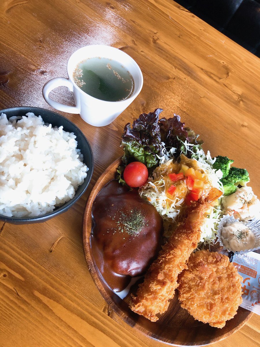 vortex_bar's tweet photo. 諸事情によりオムライスお休みしておりますm(_ _)m
代わりに洋食プレートを期間限定で提供してます！
数量限定ですのでお早めに♪
もしかしたら期間延長するかも⁈ https://t.co/MjcHuYC9gP