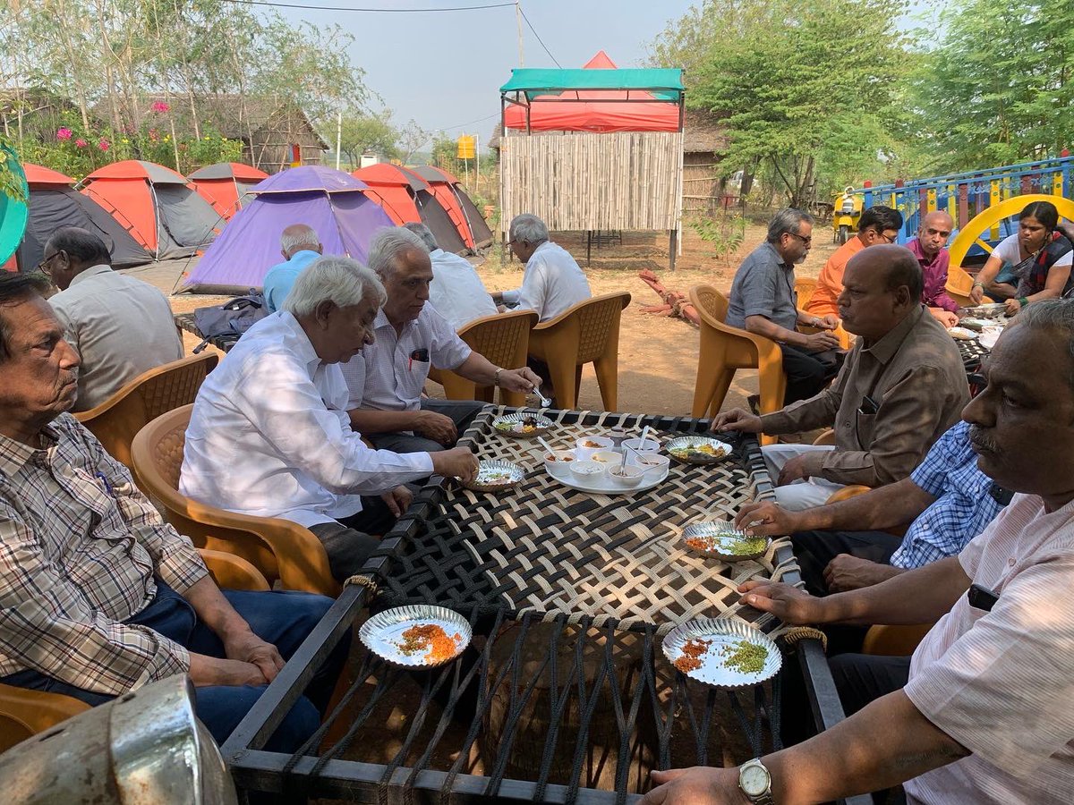 tillusagro's tweet photo. १९६९ सिद्धेश्वरीयन्सचे गेट-टूगेदर - २०२३. दि.५ जानेवारी २०२३ रोजी सोलापुरातील होटगी जवळच्या "टिल्लूज ऍग्रो टुरिझम" येथे ठरविण्यात आले होते.सर्व सभासदांनी येथे सकाळी 9:30 पासून संध्याकाळपर्यंत एक अनोखा दिवस अनुभवला. #Reunion #solapur #Maharashtra https://t.co/Z5wbqv8Q3m