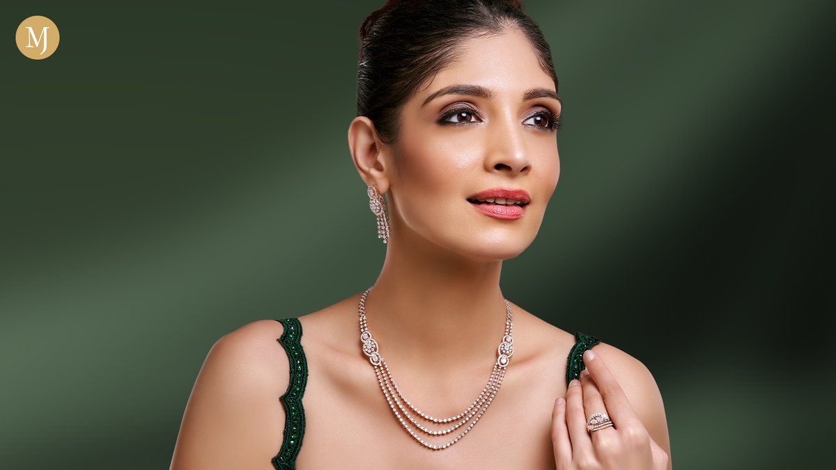 malani_jewelers's tweet image. A Rose Gold magnificence for your parties. You can procure such Rose Gold and Diamond masterpieces from our Rose Collection at bit.ly/3ilJJYp

 #MalaniJewelers #RoseCollection #RoseGold #Diamond