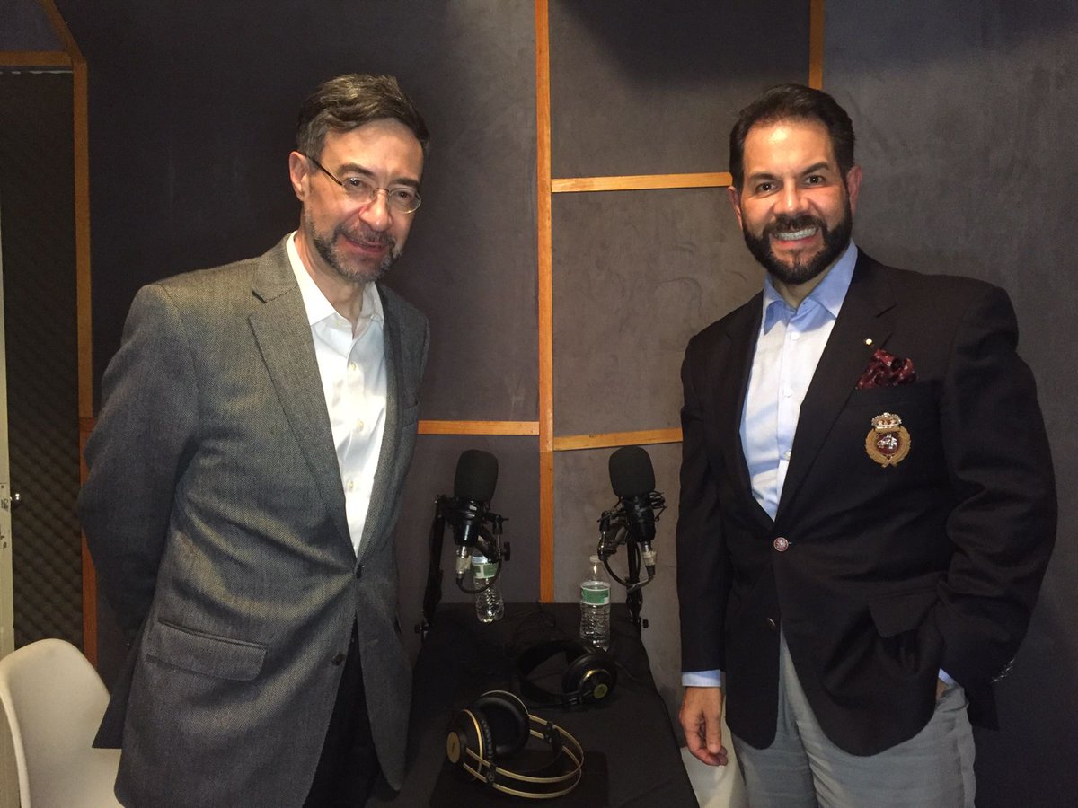 MxScl's tweet photo. 🎙️ En el estudio grabando el Podcast del Chief Negotiator🤝

Episodio #28 | El papel del abogado. Conversando con @GLaveaga, reconocido abogado y escritor. 

¡No te lo puedes perder! El lunes 9 de enero disponible en Spotify 🔈 

#chiefnegotiator #podcast https://t.co/Yaf3ASYeSg
