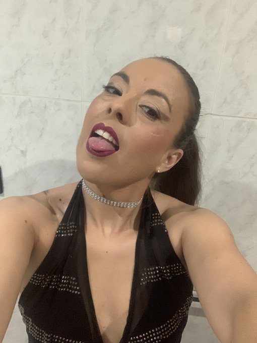 Buenas noches 😘 ⁦@PIPOSORIHUELA⁩ https://t.co/EHEindoeqP<a href="/tag/gogo"class="tags"><span>#gogo</span></a><a href="/tag/postureo"class="tags"><span>#postureo</span></a>