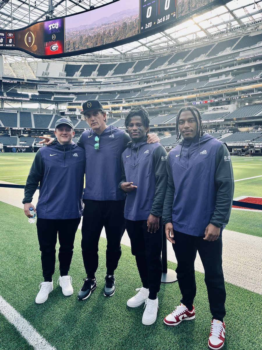 Kicking it w my dudes, getting dialed! #sofi#thenatty