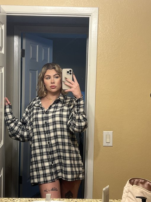 🙈 https://t.co/uX3GycLRWd<a href="/tag/avnawards2023"class="tags"><span>#avnawards2023</span></a>