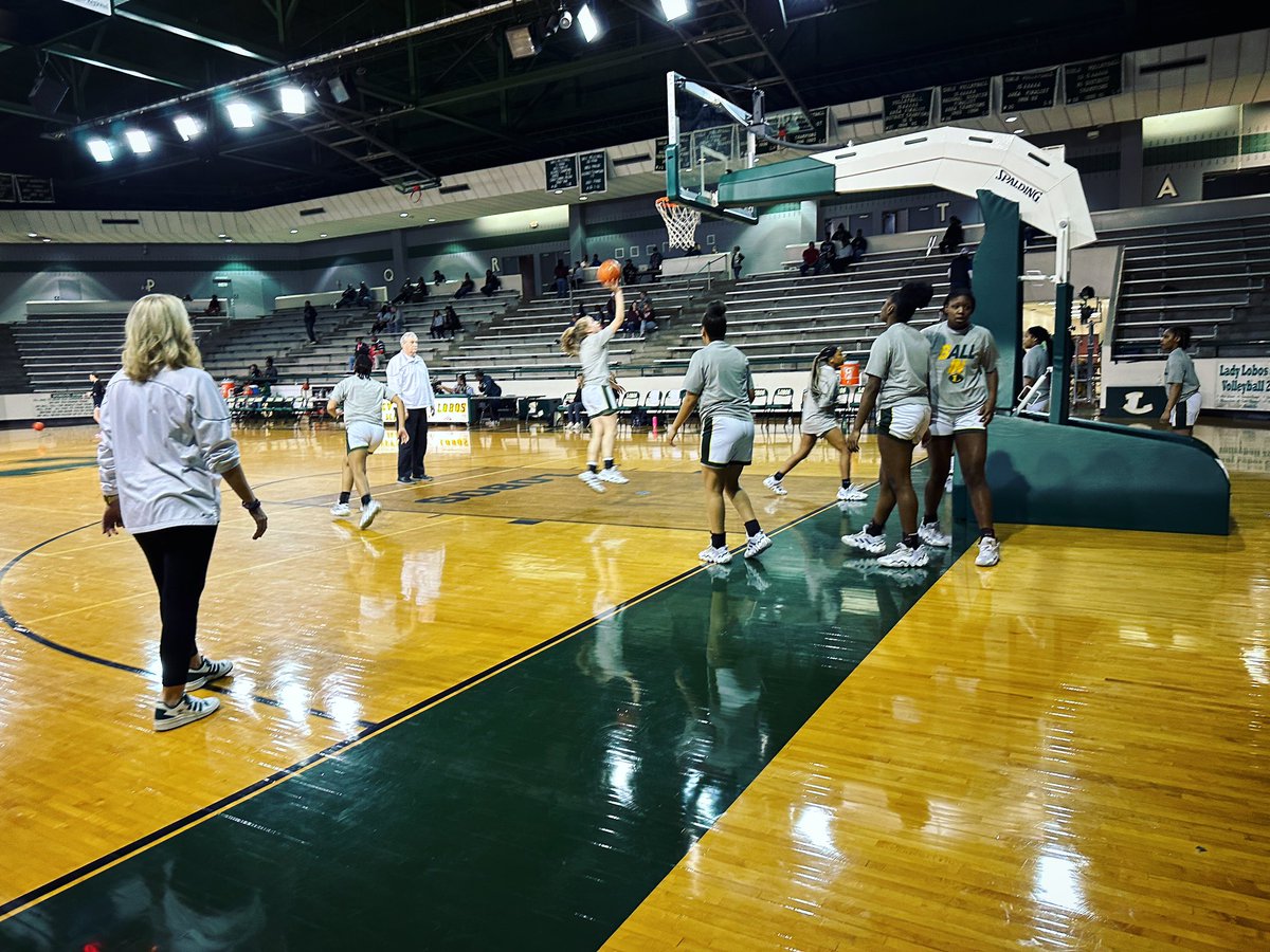 LongviewISD's tweet photo. Letβs goooooooooooooo!
#ladylobobasketball #loboup #longviewproud #wearelongview #longviewhs https://t.co/1P4zFzSHzv
