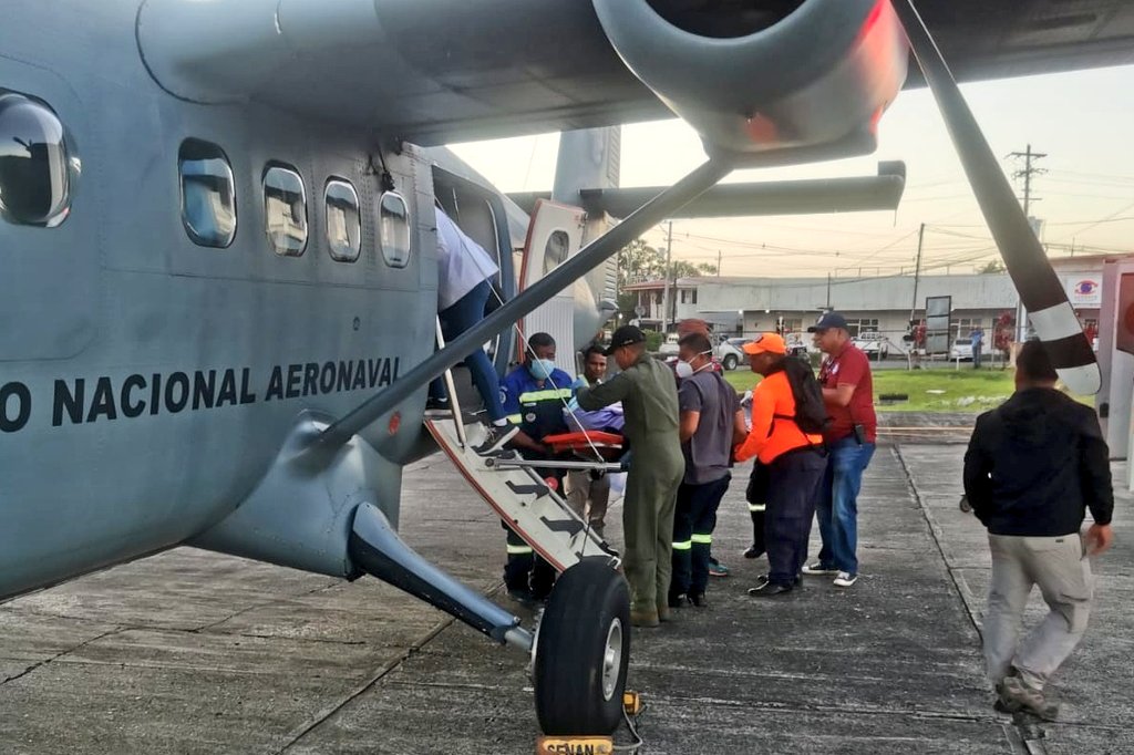 aeronavalpanama's tweet photo. #SalvandoVidas | A bordo del AN-262, se realizó el traslado aeromédico de un masculino, quién en horas de la mañana sufrió un accidente aéreo en Changuinola/#BocasDelToro. El mismo fue llevado hacia un centro médico en la ciudad de David, provincia de #Chiriquí. https://t.co/L7MaojV4rg