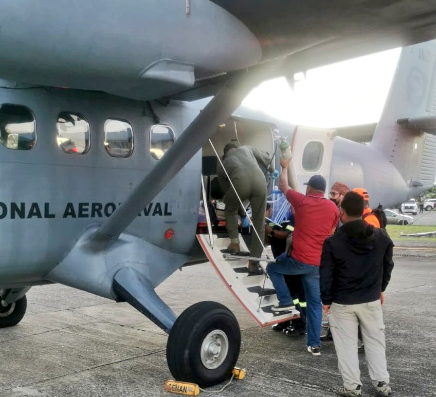 aeronavalpanama's tweet photo. #SalvandoVidas | A bordo del AN-262, se realizó el traslado aeromédico de un masculino, quién en horas de la mañana sufrió un accidente aéreo en Changuinola/#BocasDelToro. El mismo fue llevado hacia un centro médico en la ciudad de David, provincia de #Chiriquí. https://t.co/L7MaojV4rg