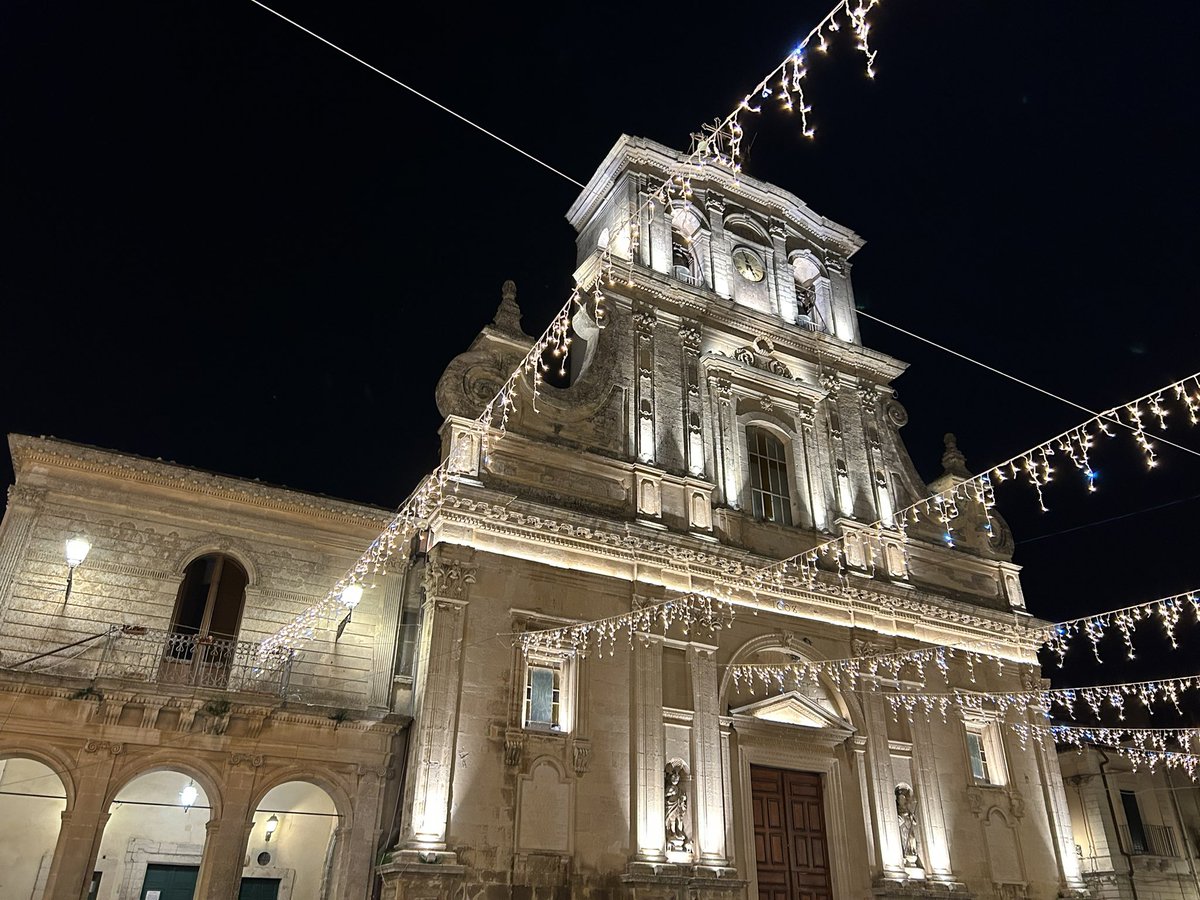 672Cilia's tweet photo. La notte,
luci pensili,
stradine strette,
visi freddi
e tavole imbandite.

Serate natalizie
#Chiaramonte
#Ragusa https://t.co/nNb910wIpR