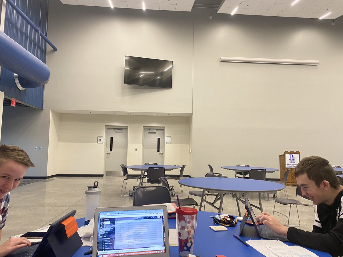 CHFCS14's tweet image. Proud of this crew for working on #madeinprostart a Friday night! Super serious 😂  #sayyestofcs #bluedevilpride #culinaryarts