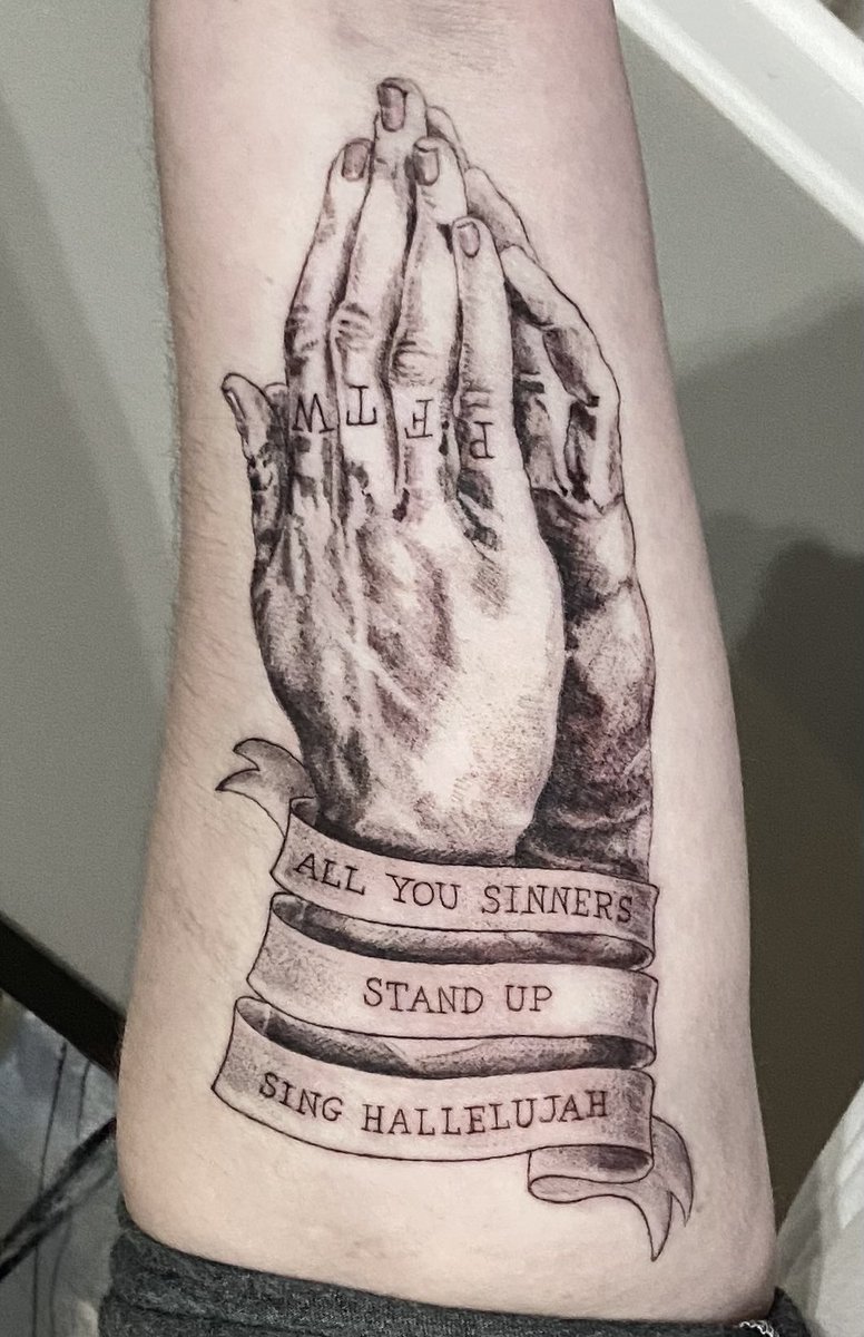 liliannamonroyh's tweet photo. Got this piece done today 😍💖❤️ @brendonurie @PanicAtTheDisco #brendonurie #pftw #patd #panicatthedisco #prayforthewicked #deathofabachlor #prayforsinsnottragedies
#emo #elderemo #thisisgospel
#singhallelujah https://t.co/RCBos6rfsd