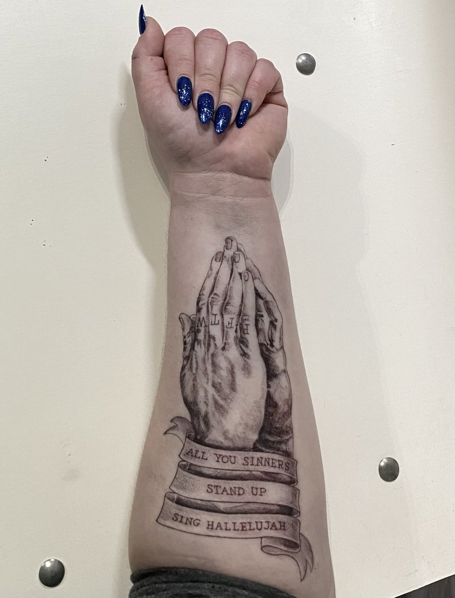 liliannamonroyh's tweet photo. Got this piece done today 😍💖❤️ @brendonurie @PanicAtTheDisco #brendonurie #pftw #patd #panicatthedisco #prayforthewicked #deathofabachlor #prayforsinsnottragedies
#emo #elderemo #thisisgospel
#singhallelujah https://t.co/RCBos6rfsd
