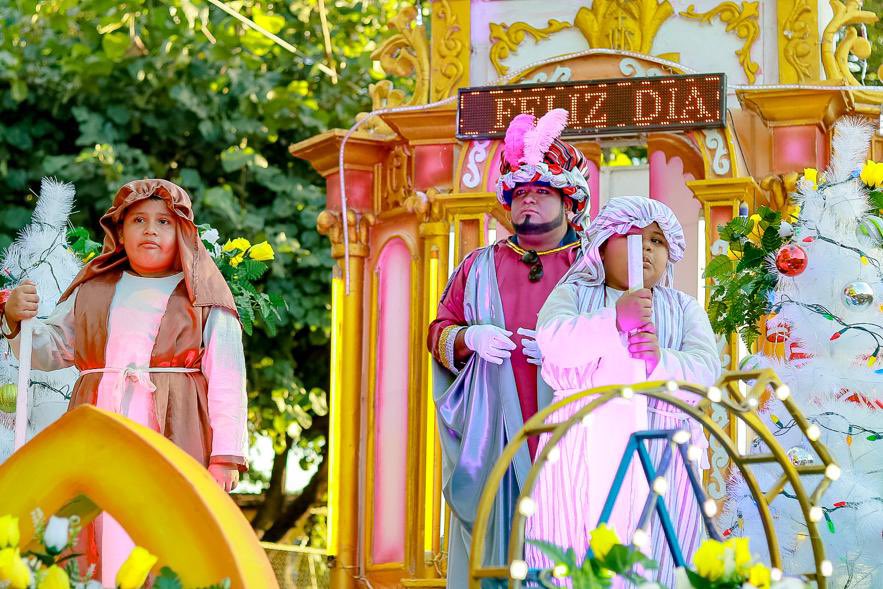 AlcaldiaSN_'s tweet photo. Cabalgata de Reyes Magos. 🤴🏻🤴🏾🤴🏼⭐️ https://t.co/w1l0m998vh