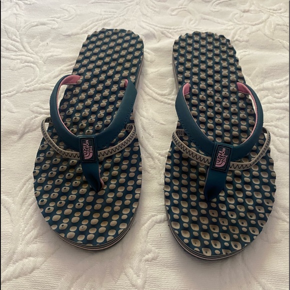 bgrrl68's tweet photo. So good I had to share! Check out all the items I'm loving on @Poshmarkapp from @MichelleMower #poshmark #fashion #style #shopmycloset #aakaa #cos #thenorthface: https://t.co/0jvA7D0Abd https://t.co/wEJVsB2900