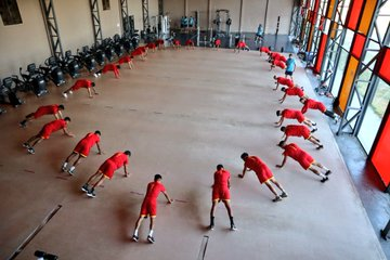FederalSomos's tweet image. POSTALES | #CASR🔴🟡 | #Pretemporada🏃‍♂️
-Acá te dejamos algunas imágenes de los entrenamientos de pretemporada que estuvo realizando #Sarmiento en esta tarde del día de hoy 📸🎞️.