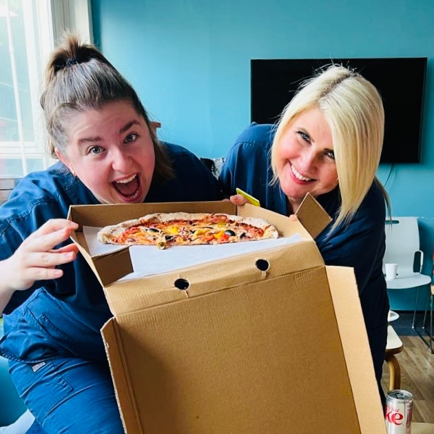 critical_suppuk's tweet photo. Here we are again delivering pizza to nhs staff @StGeorgesTrust as A&E struggle to cope and cases of flu & Covid rise after Christmas. Great support from recently opened Verse Pizza at Tooting Bec heavily discounting to help the cause.
#nhs #supportingthenhs #helpingeachother https://t.co/6R1O6WG2Rg