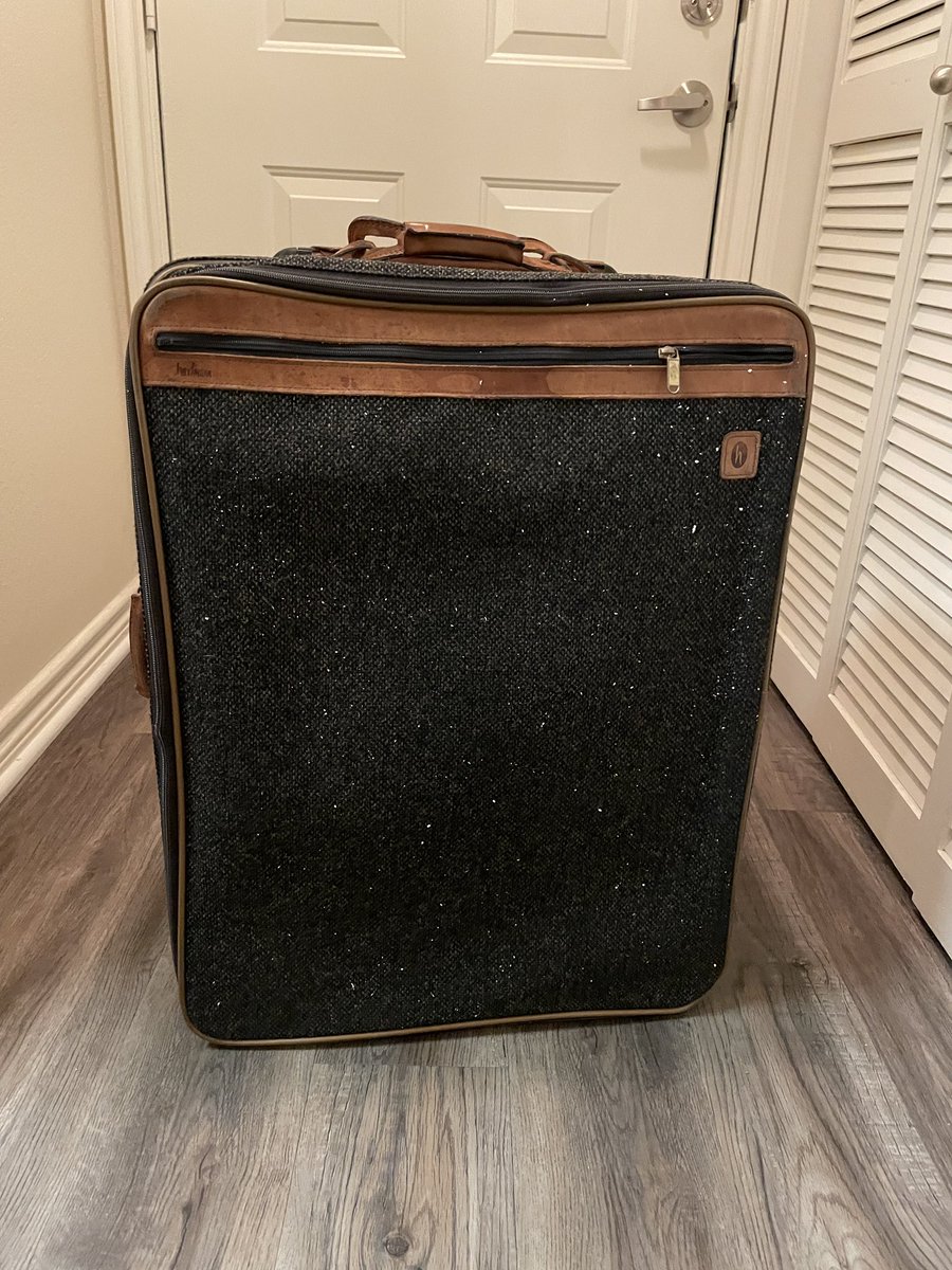 After almost two weeks… the long journey home for my suitcase is over!! Shoutout to my dad for literally going to Dallas-Love Field airport and waiting in a 3 hour line to find my suitcase and ship it to me! <a href="/SouthwestAir/">Southwest Airlines</a> give this man free drinks for life!! ❤️