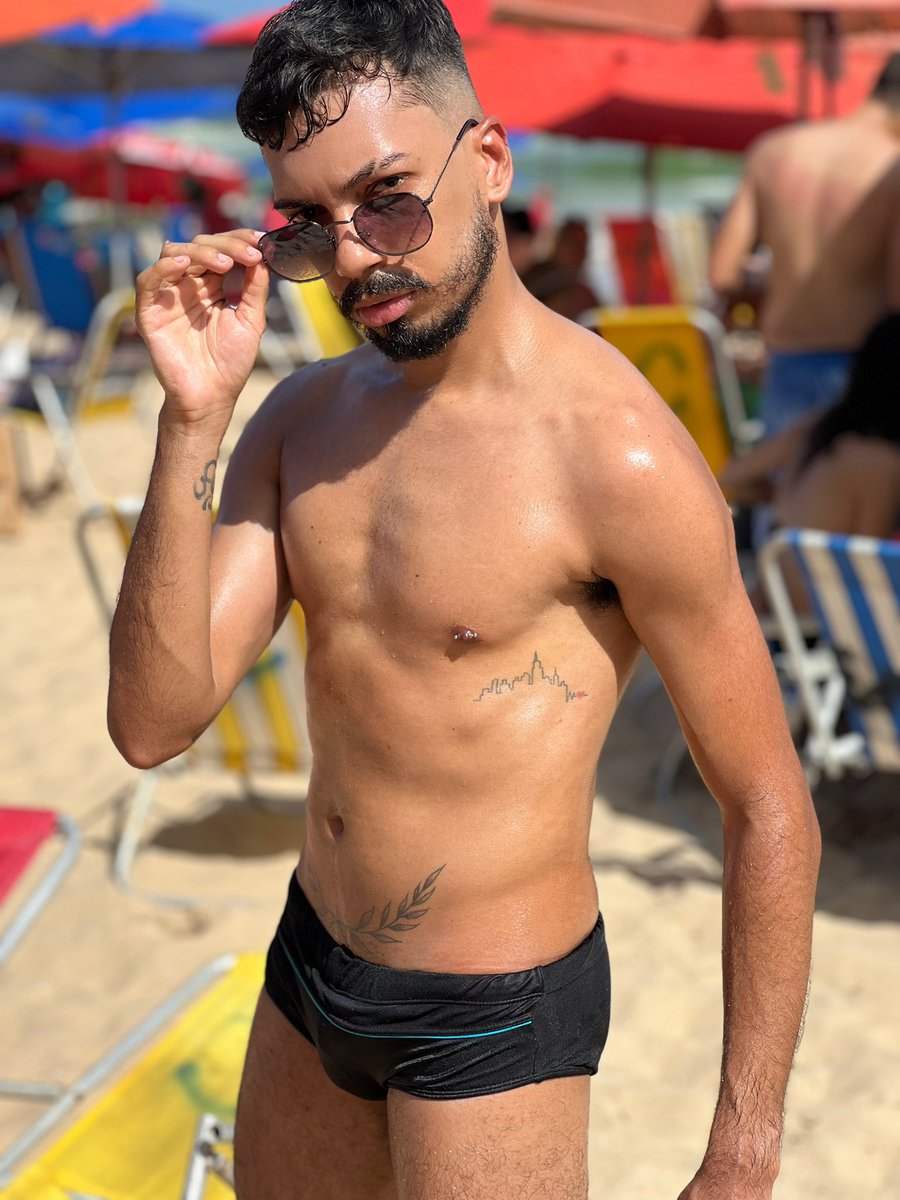 weemacedoo's tweet photo. Se tem sol tem praia…  #JaneiroLGBTQ https://t.co/Lvr1lPkmXE