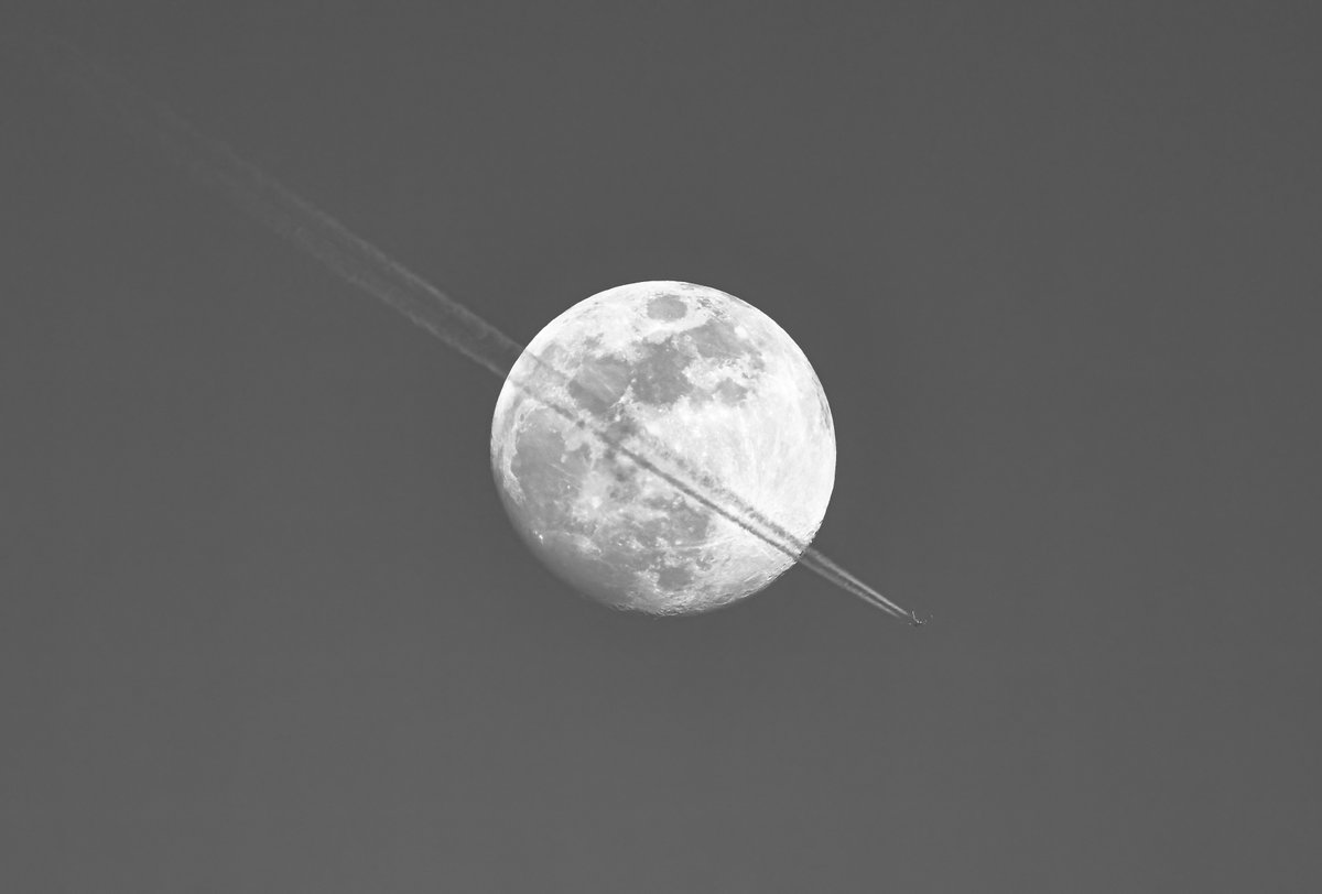 @MargaretOrr Grabbed several views of that beautiful full moon tonight and one with a jet flying in front of it several nights ago - #fullmoon #photography #ThePhotoHour #canonR5