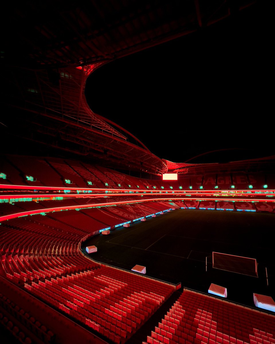 InformGlorious2's tweet photo. Estádio da Luz. 😍🔴 https://t.co/bA3rGVEyoO