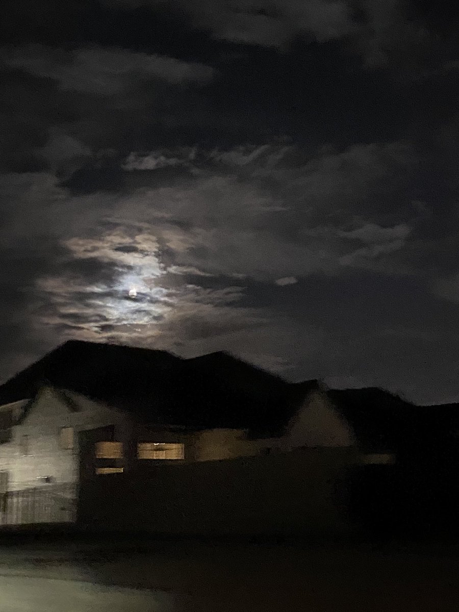 Jamiepark204's tweet photo. Full moon tonight, time to release the inner cancer in me #loveastro https://t.co/yNeQmL51Ed