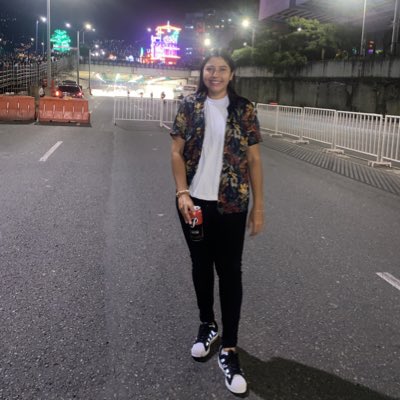 mapu0927's tweet photo. En Medellín mor #NuevaFotoDePerfil https://t.co/Aykpax0Wyj