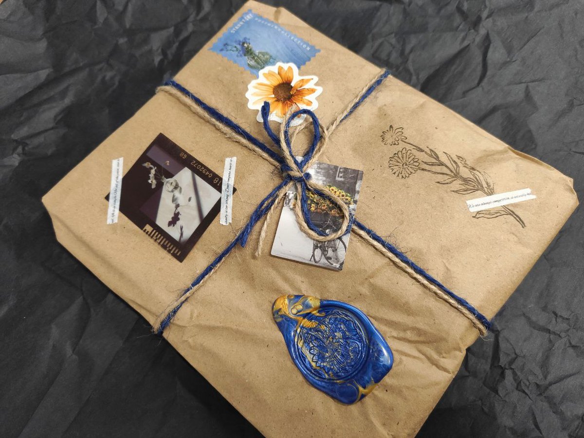 frost_viktoria's tweet photo. Ahh I finally received this masterpiece from @crimson_august 
The packaging 🤌 An artwork looks even better in real life than on photos!!
Дякую 💗 https://t.co/iFrKrcmf0w