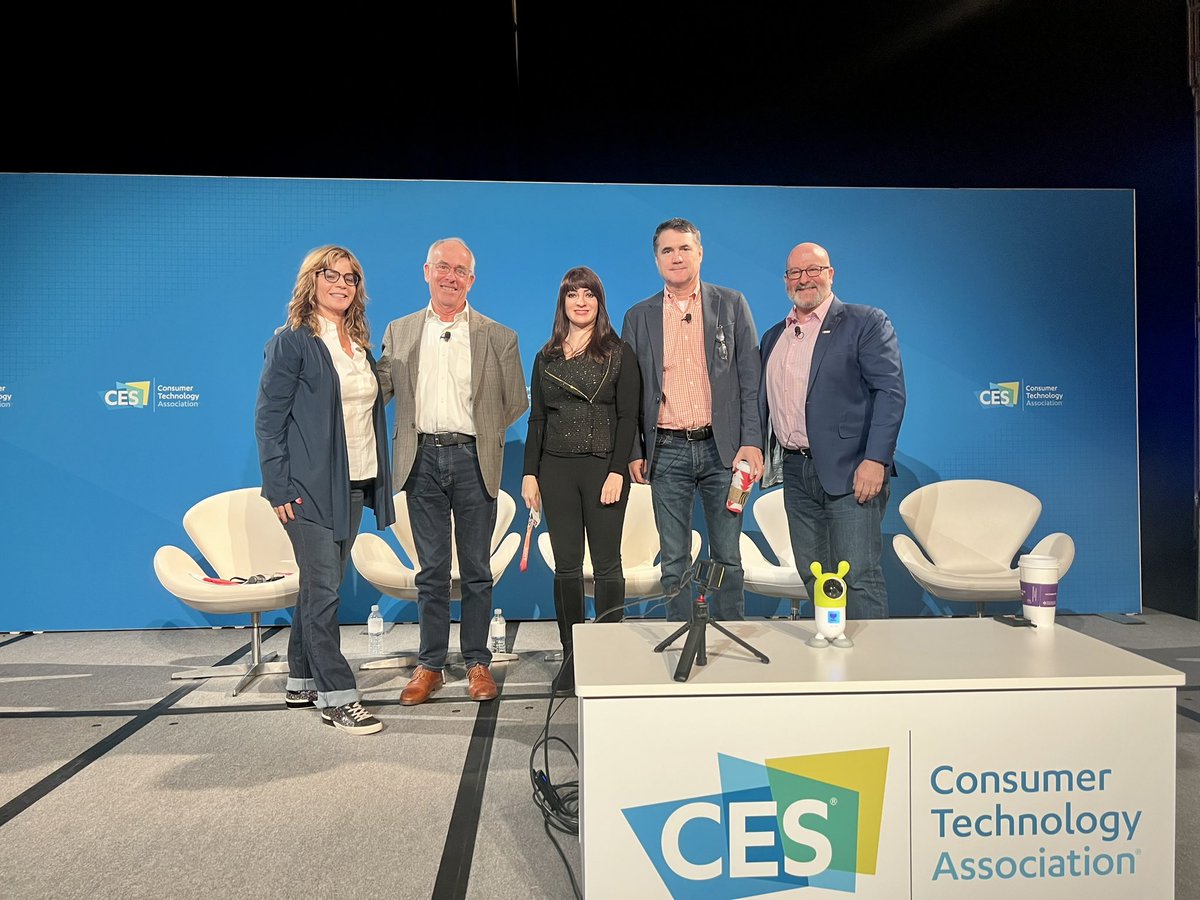 elnaz_sarraf's tweet photo. We’re crushing it at #CES2023!! Amazing panel discussions. Stay tuned for great news from team @RoybiRobot in 2023 🔥🦄 @CES @RoybiVerse 

#metaverse #VirtualReality #roybi https://t.co/J2V6A5ImH5