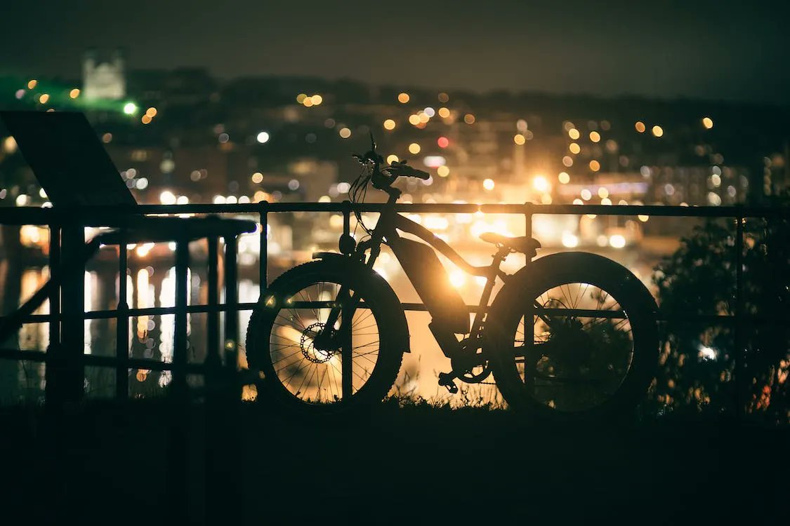 Make sure you’re taking the following #ebikesafety precautions while riding your #fattireelectricbike at night:  buff.ly/3IqQsuK