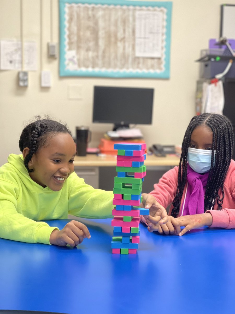 MsMankowski's tweet image. These #futuregloballeaders enjoyed their well deserved popcorn parties 🍿 Kettle corn was the crowd favorite with spicy queso in a close second 🌽🌶️🧀 Up next will be the return of The Starbooks Cafe 🧁🥛 Only 71 stars to go ⭐️ #vs30friendlyschools #forshaw #shawstrong