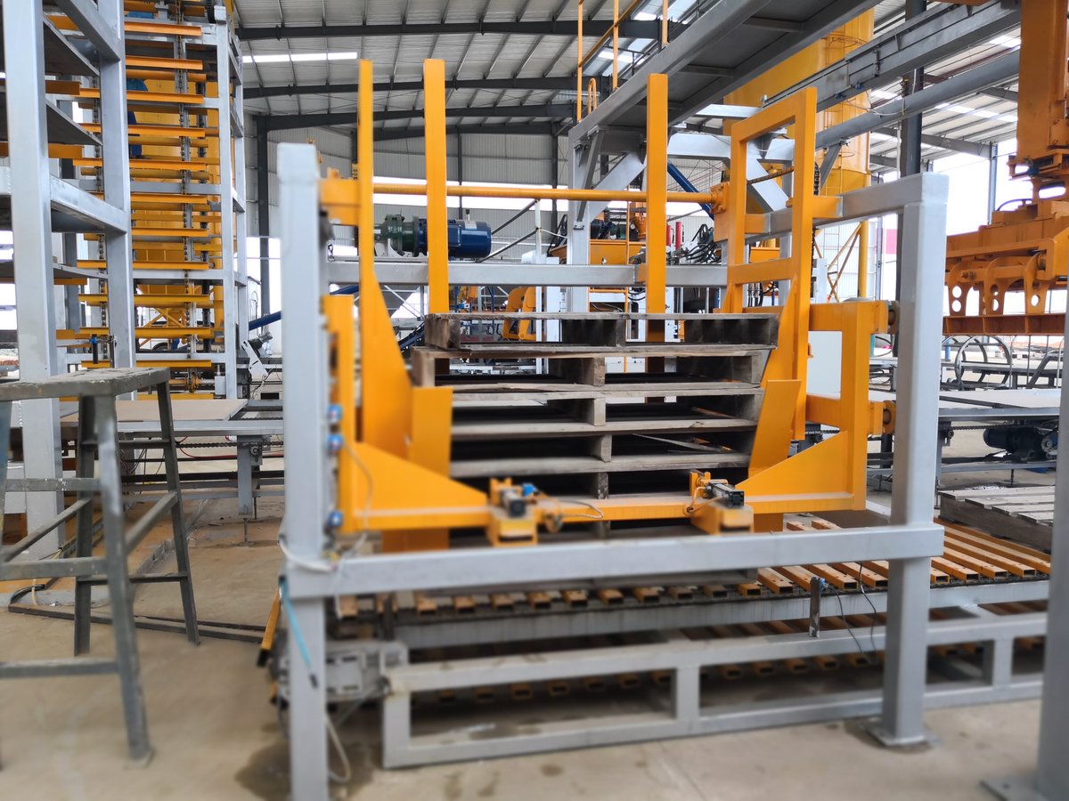 somi_wu's tweet photo. JUST ANOTHER SUCCESSFUL PROJECT.
FULLY AUTOMATIC CONCRETE BLOCK MACHINE WITH PRODUCT HANDLING SYSTEM 
#concreteblockmachine #pavermachine #brickmachine #blockmachine #curbstone #paver #turkey #concrete #concreteblock #batchingplant #fingercar #automaticline #линия #турция https://t.co/YOqKIpZRjS