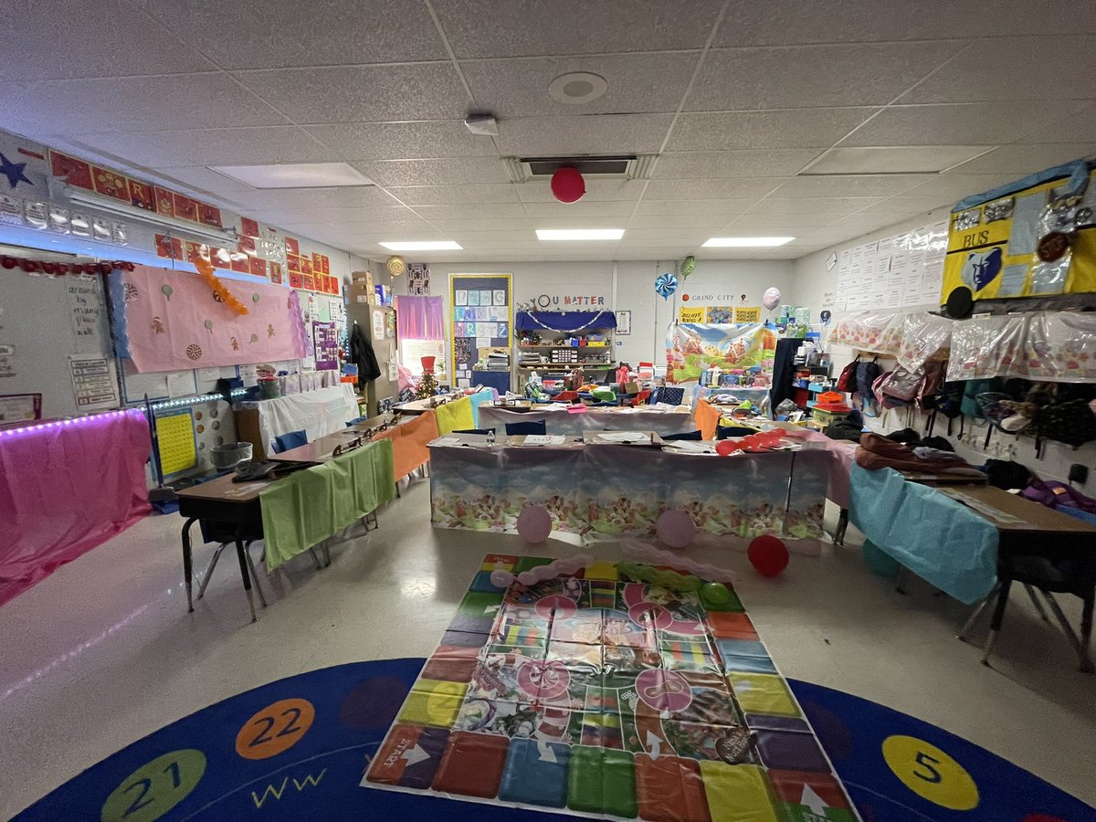I spy in my classroom… Grizz and the Squadskii! I deserve the #Ja1s because I am a heart 💙 working teacher! I’ll be the coolest teacher at school if I’m picked! Lol 😎 I can’t wait to rock the <a href="/nikebasketball/">Nike Basketball</a> #Ja1 this spring! <a href="/JaMorant/">Ja Morant</a> #Jas12DaysOfChristmas