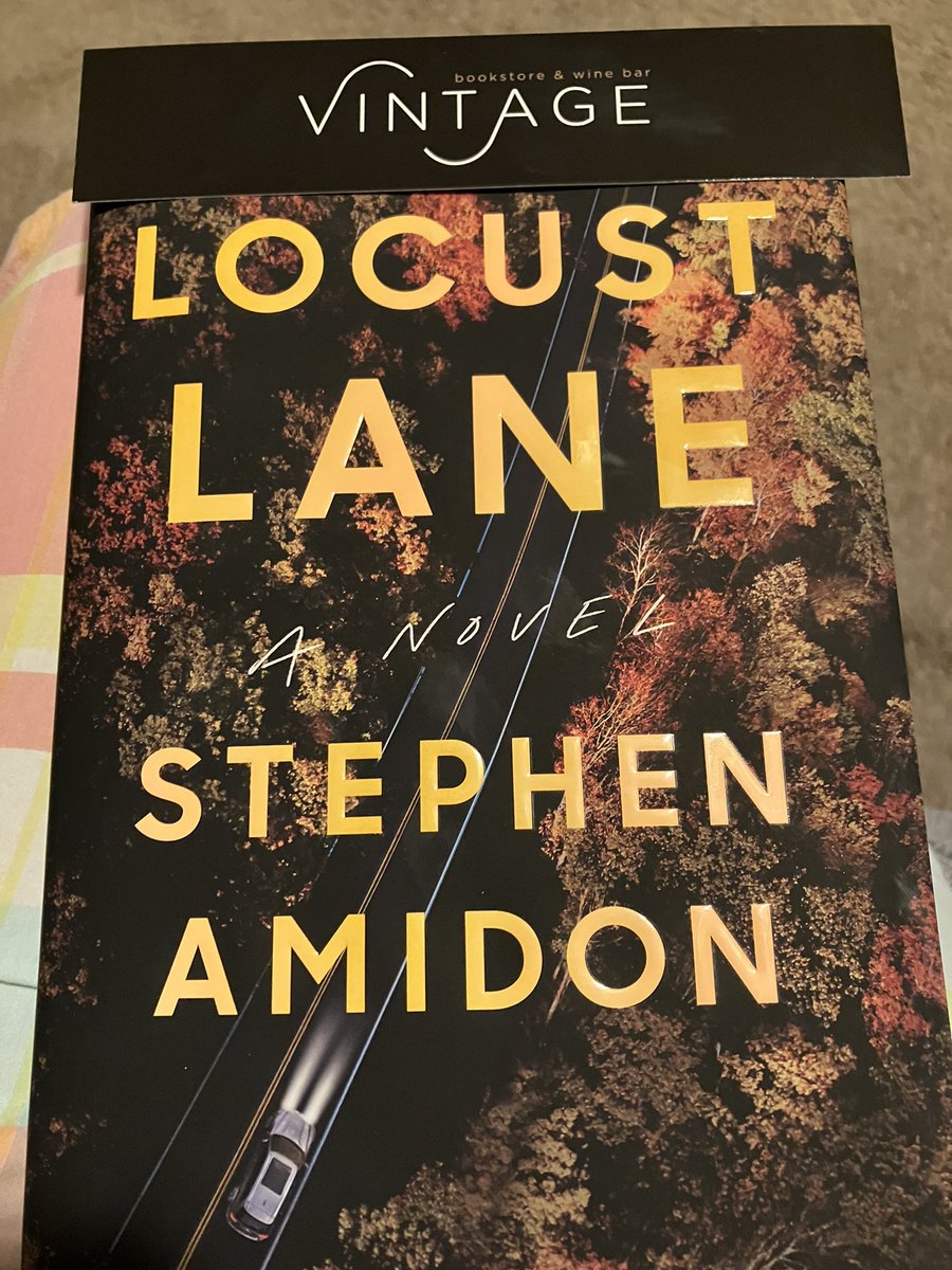 lisabmolina1's tweet photo. Had a wonderful evening last night at Vintage Bookstore and Wine Bar here in #AustinTx sipping wine and listening to author #StephenAmidon read from his new book #LocustLane . I’ve wished for a place like this here for a long time! #writerslife #vintagebooksandwine #books #wine https://t.co/H9UWpDB7W3