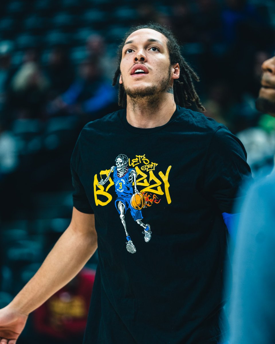 nuggets's tweet photo. Friends support friends https://t.co/RDFQ2nNzI2